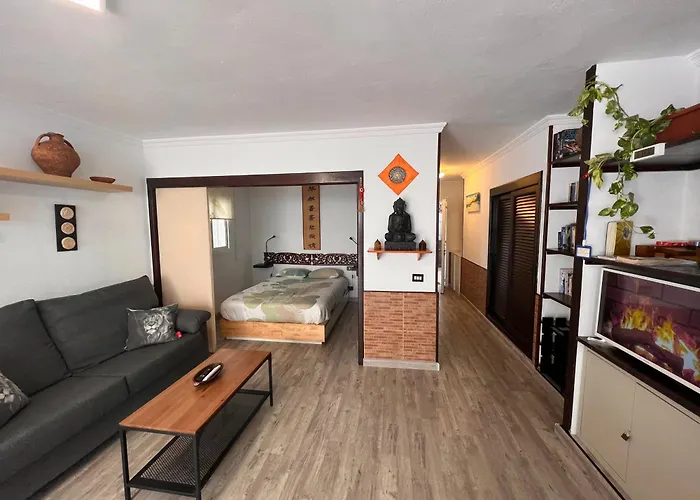 Budda House Puerto Del Carmen. * 蒂亚斯