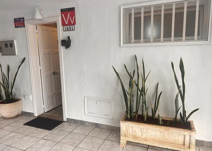 Budda House Puerto Del Carmen. 蒂亚斯