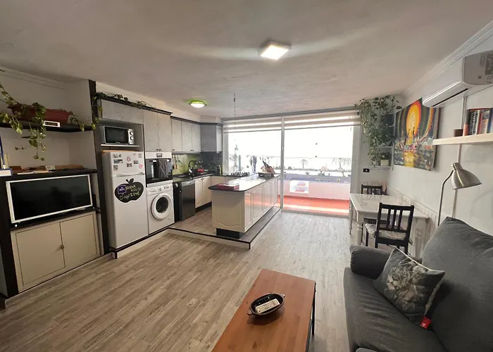 Budda House Puerto Del Carmen. 蒂亚斯